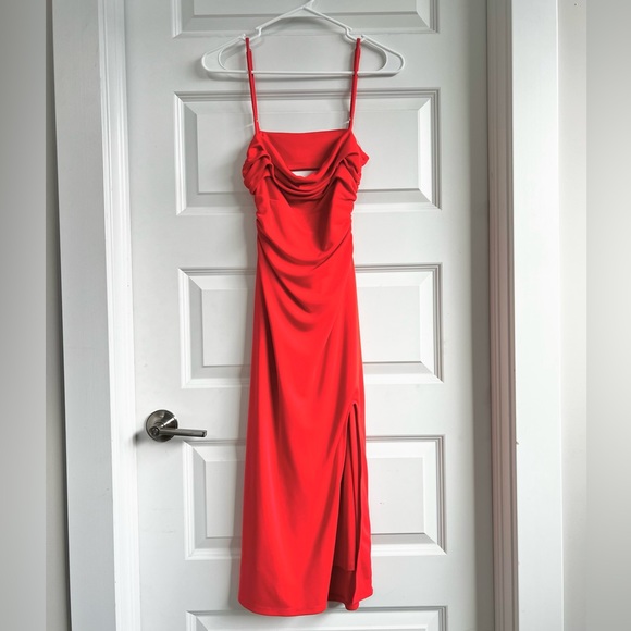 ASTR Geller Rushed Midi Dress - Picture 9 of 14